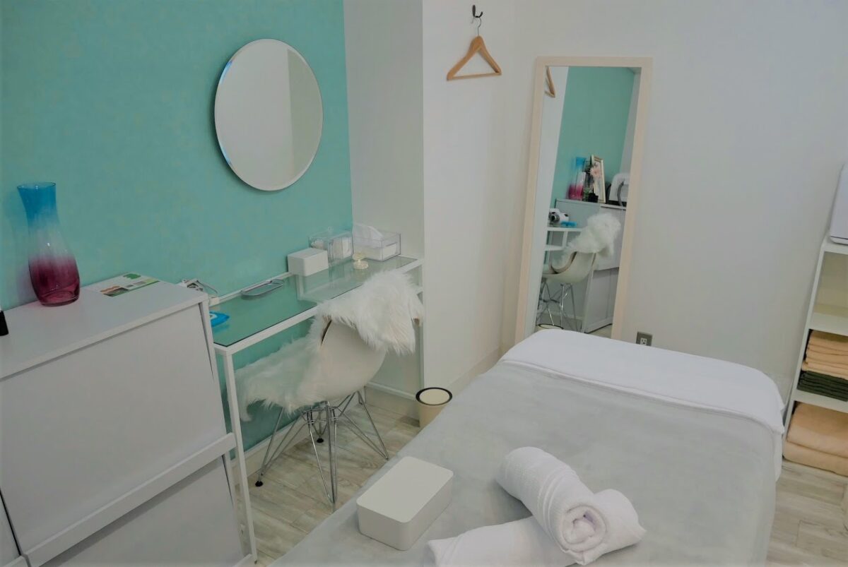 AMOはプライベートサロンのため施術ルームは1部屋だけ。プライバシーは完全に保たれます。